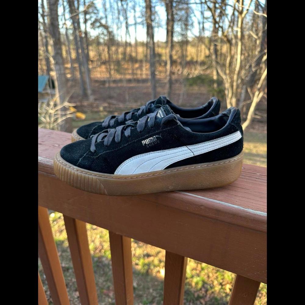 Puma Suede Platform Gum Sole Sneakers 8.5
